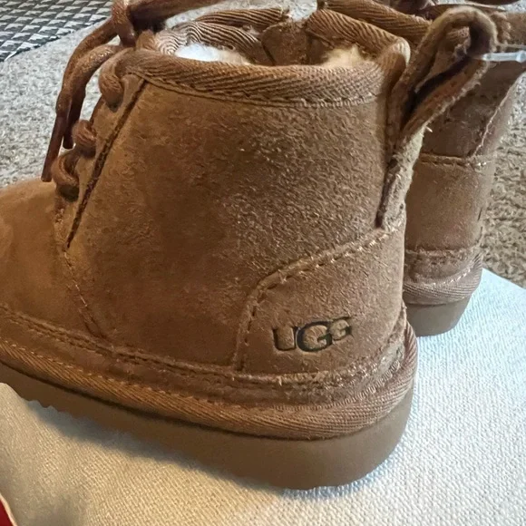 UGG Brown Boots with Soft Suede Material and Ankle Height - Picture 4 of 9